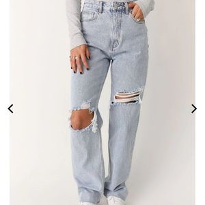 Never worn. Impulsively bought on vacation and now don’t fit me right.